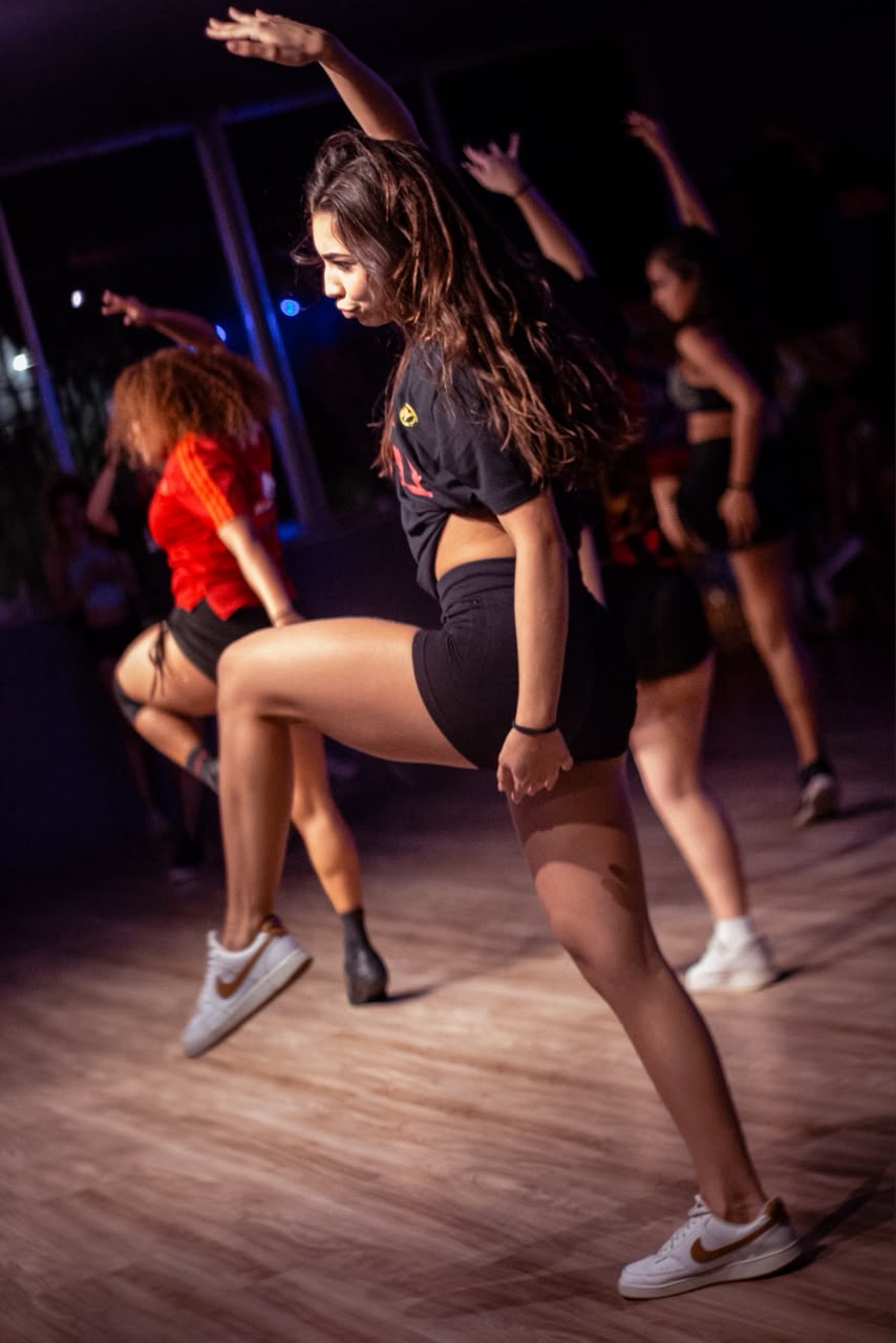Bailarina em performance durante o Machadom Code